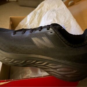 New Balance Men's Black Athletic Shoes